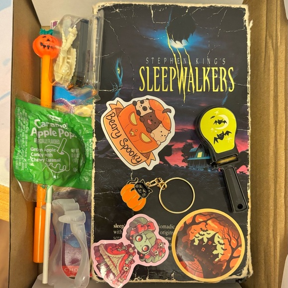 80s/90s Halloween Mystery Box - Picture 4 of 6